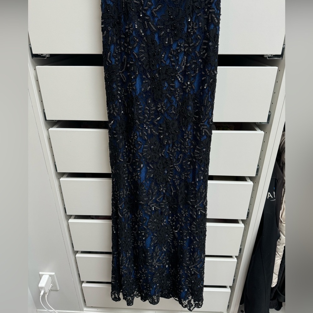 ALICE + OLIVIA NWT Beaded Sachi Open Back Ballgown Blue Black Lace Size 0 - Picture 6 of 13